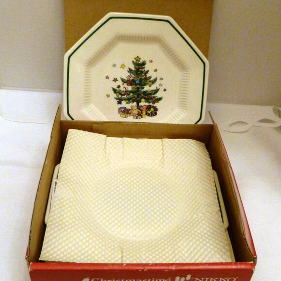 NIKKO Set of 4 Octagonal Christmastime Salad / Dessert Plates Never Used In Box - Picture 12 of 15